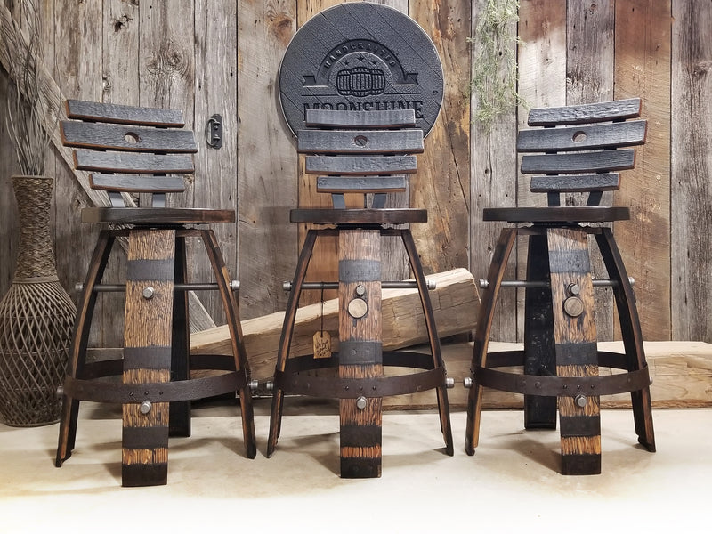 TABOURET DE BAR WHISKY BARREL AVEC DOSSIER – TURTEL BACK TAN (WHISKY BARREL &amp; BARN WOOD) TABOURET DE BAR WHISKY BARREL - CHAISE - SIÈGE - MANCAVE - BAR - TABOURETS - TABOURETS DE BAR